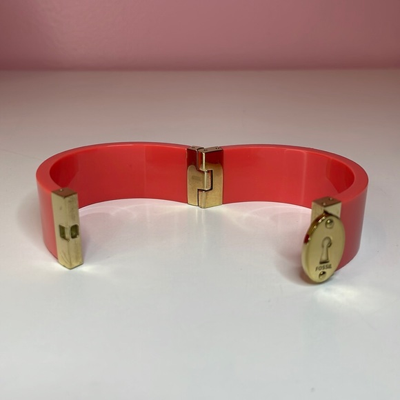 Fossil pinkish salmon colored hard plastic and gold tone bangle/cuff bracelet - Picture 7 of 8